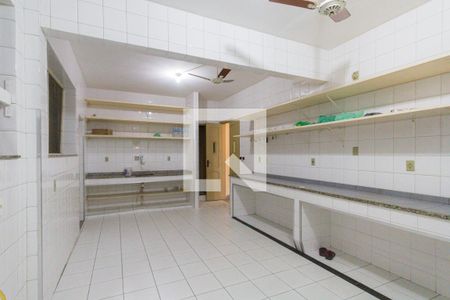 Casa à venda com 500m², 1 quarto e 6 vagas Casa à venda com 500m², 1 quarto e 6 vagasCozinha