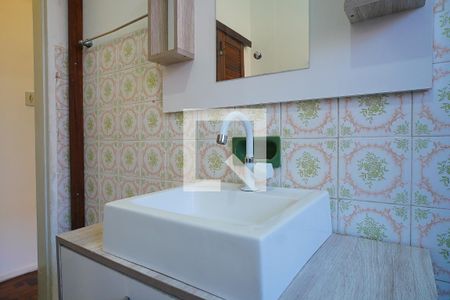 Casa à venda com 185m², 3 quartos e 2 vagasBanheiro Corredor