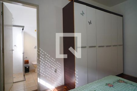 Casa à venda com 185m², 3 quartos e 2 vagasSuíte