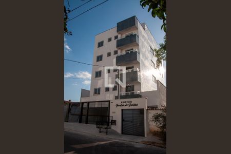 Apartamento à venda com 58m², 2 quartos e 2 vagas Apartamento à venda com 58m², 2 quartos e 2 vagasFachada