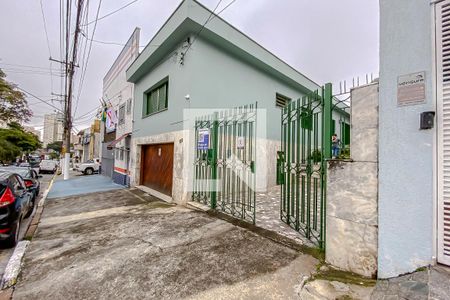 Casa à venda com 448m², 4 quartos e 4 vagas Casa à venda com 448m², 4 quartos e 4 vagasFachada