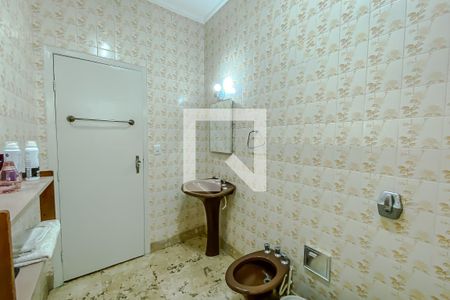 Casa à venda com 448m², 4 quartos e 4 vagas Casa à venda com 448m², 4 quartos e 4 vagasBanheiro