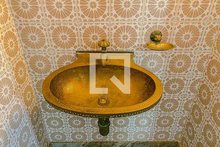 Casa à venda com 448m², 4 quartos e 4 vagas Casa à venda com 448m², 4 quartos e 4 vagasBanheiro 2