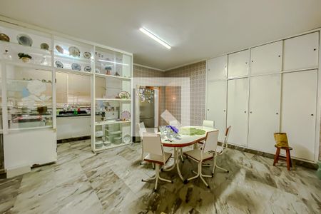 Casa à venda com 448m², 4 quartos e 4 vagas Casa à venda com 448m², 4 quartos e 4 vagasCozinha