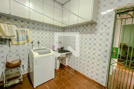 Casa à venda com 448m², 4 quartos e 4 vagas Casa à venda com 448m², 4 quartos e 4 vagasLavanderia