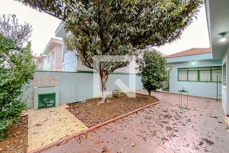 Casa à venda com 448m², 4 quartos e 4 vagas Casa à venda com 448m², 4 quartos e 4 vagasQuintal