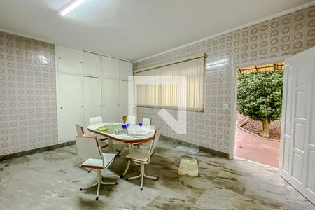 Casa à venda com 448m², 4 quartos e 4 vagas Casa à venda com 448m², 4 quartos e 4 vagasCozinha