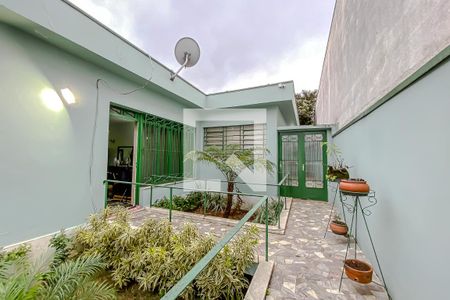 Casa à venda com 448m², 4 quartos e 4 vagas Casa à venda com 448m², 4 quartos e 4 vagasEntrada