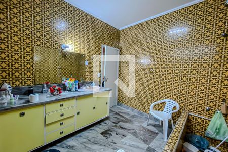 Casa à venda com 448m², 4 quartos e 4 vagas Casa à venda com 448m², 4 quartos e 4 vagasBanheiro 2