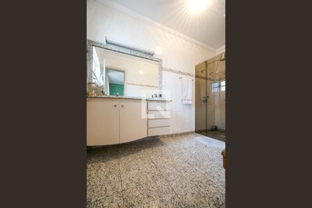 Casa à venda com 320m², 3 quartos e 3 vagas Casa à venda com 320m², 3 quartos e 3 vagasBanheiro da suíte