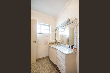 Casa à venda com 320m², 3 quartos e 3 vagas Casa à venda com 320m², 3 quartos e 3 vagasBanheiro da suíte