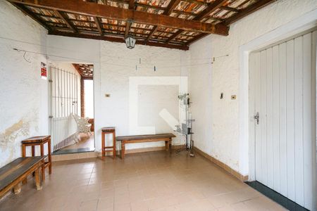 Casa à venda com 320m², 3 quartos e 3 vagas Casa à venda com 320m², 3 quartos e 3 vagasQuintal