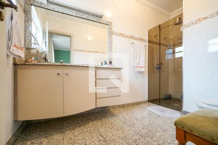 Casa à venda com 320m², 3 quartos e 3 vagas Casa à venda com 320m², 3 quartos e 3 vagasBanheiro da suíte