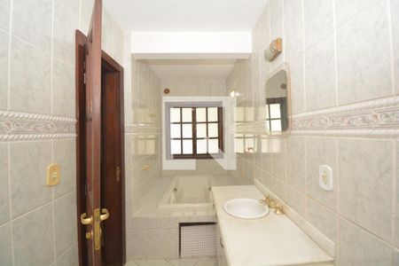 Casa para alugar com 319m², 4 quartos e 1 vagaBanheiro da Suíte