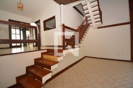 Sala de Estar de casa para alugar com 4 quartos, 319m² em Vila Valqueire, Rio de Janeiro