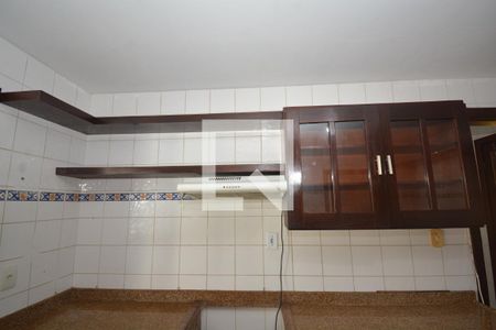 Casa para alugar com 319m², 4 quartos e 1 vagaCozinha - Armários