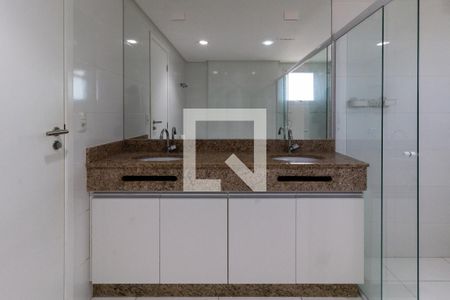 Apartamento para alugar com 386m², 3 quartos e 3 vagasDetalhe do banheiro da suíte 2