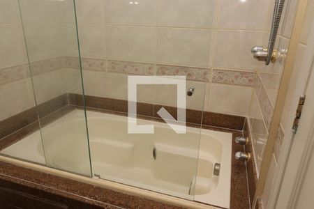 Apartamento à venda com 180m², 4 quartos e 3 vagasBanheiro da Suíte