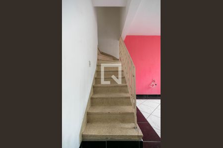 Escadas de casa à venda com 3 quartos, 80m² em Vila Cruz das Almas, São Paulo
