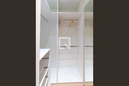 Casa de condomínio para alugar com 255m², 4 quartos e 4 vagasQuarto 4