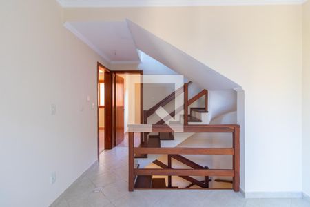 Casa de condomínio para alugar com 255m², 4 quartos e 4 vagasEscada