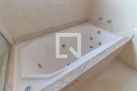 Casa de condomínio para alugar com 255m², 4 quartos e 4 vagasBanheiro do Quarto 4