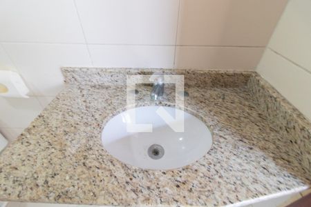 Casa de condomínio para alugar com 255m², 4 quartos e 4 vagasBanheiro Corredor