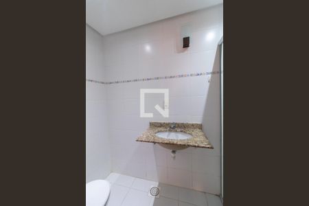 Casa de condomínio para alugar com 255m², 4 quartos e 4 vagasBanheiro do Quarto 2