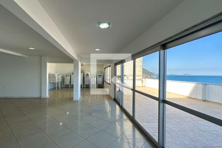 Apartamento à venda com 150m², 3 quartos e sem vaga Apartamento à venda com 150m², 3 quartos e sem vagaÁrea comum - Salão de festas