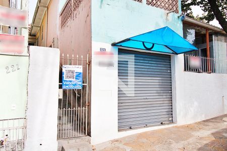 Casa à venda com 330m², 2 quartos e 1 vagaFachada