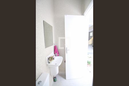 Casa à venda com 235m², 3 quartos e 2 vagasBanheiro Serviço