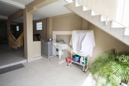 Casa à venda com 235m², 3 quartos e 2 vagasArea de serviço