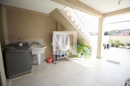 Casa à venda com 235m², 3 quartos e 2 vagasArea de serviço