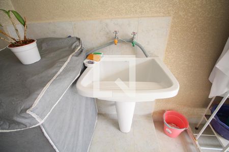 Casa à venda com 235m², 3 quartos e 2 vagasArea de serviço