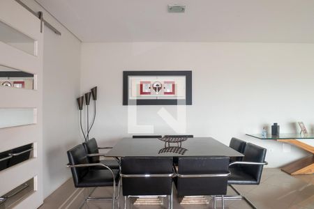 Casa de condomínio à venda com 614m², 5 quartos e 3 vagas Casa de condomínio à venda com 614m², 5 quartos e 3 vagasSala de Jantar