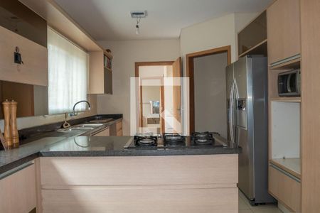 Casa de condomínio à venda com 614m², 5 quartos e 3 vagas Casa de condomínio à venda com 614m², 5 quartos e 3 vagasCozinha