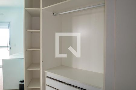 Casa de condomínio à venda com 614m², 5 quartos e 3 vagas Casa de condomínio à venda com 614m², 5 quartos e 3 vagasCloset da suíte 3