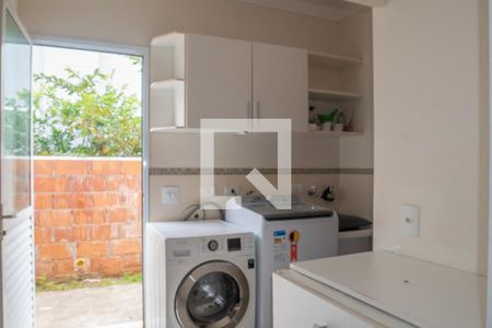 Casa de condomínio à venda com 614m², 5 quartos e 3 vagas Casa de condomínio à venda com 614m², 5 quartos e 3 vagasÁrea de Serviço