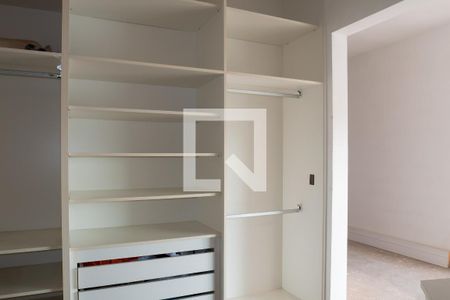 Casa de condomínio à venda com 614m², 5 quartos e 3 vagas Casa de condomínio à venda com 614m², 5 quartos e 3 vagasSuíte 2