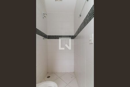 Casa para alugar com 220m², 2 quartos e 6 vagas Casa para alugar com 220m², 2 quartos e 6 vagasBanheiro de serviço