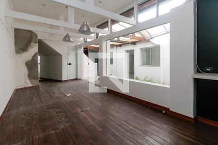 Casa para alugar com 220m², 2 quartos e 6 vagas Casa para alugar com 220m², 2 quartos e 6 vagasSuíte 2