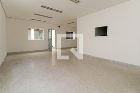 Casa à venda com 220m², 2 quartos e 6 vagasSala