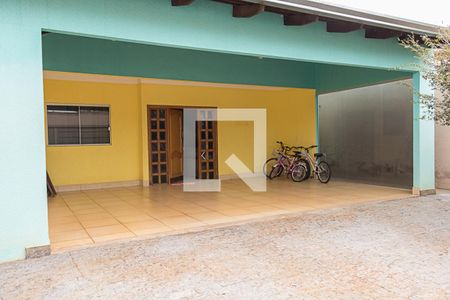 Entrada de casa para alugar com 4 quartos, 400m² em Jardim Bonanza, Goiânia