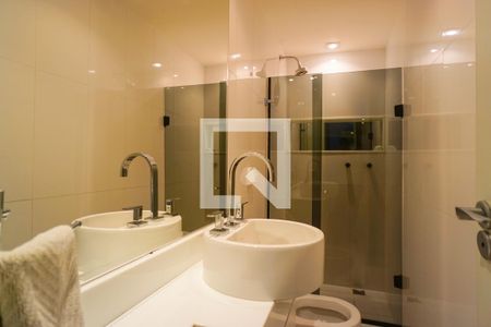 Banheiro Social de apartamento para alugar com 3 quartos, 140m² em Barra da Tijuca, Rio de Janeiro