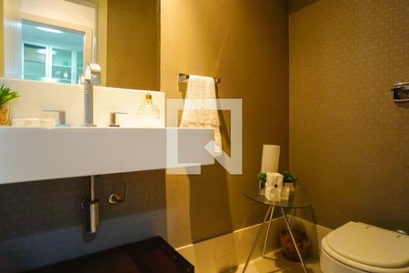 Lavabo de apartamento para alugar com 3 quartos, 140m² em Barra da Tijuca, Rio de Janeiro