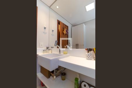 Casa de condomínio à venda com 184m², 3 quartos e 4 vagas Casa de condomínio à venda com 184m², 3 quartos e 4 vagasBanheiro da Suite 02