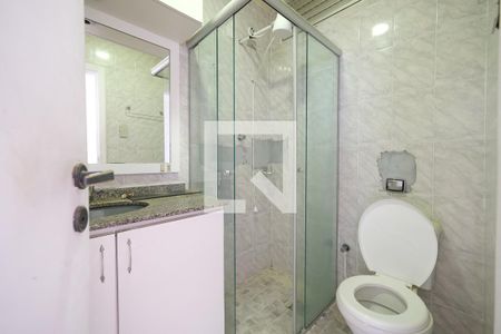 Banheiro de apartamento para alugar com 1 quarto, 40m² em Centro, Curitiba