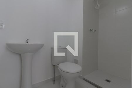 Banheiro de apartamento para alugar com 2 quartos, 46m² em Parque Industrial Tomas Edson, São Paulo