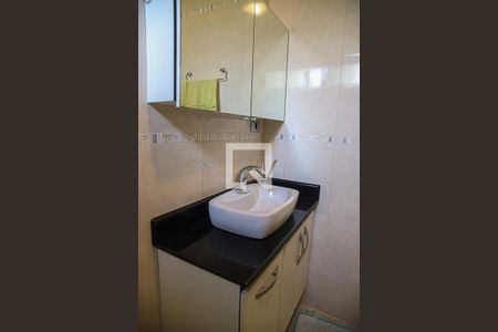 Casa à venda com 240m², 5 quartos e 4 vagasBanheiro da Suíte