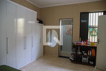 Casa à venda com 240m², 5 quartos e 4 vagasSuíte